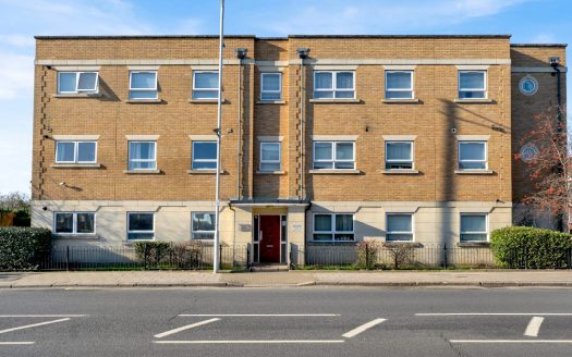 2-Bedroom Apartment to Rent—Cranbrook Road, Ilford, IG2