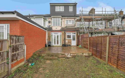  3-Bedroom detached Home for Rent – Clifford Road, Ilford, Essex IG5