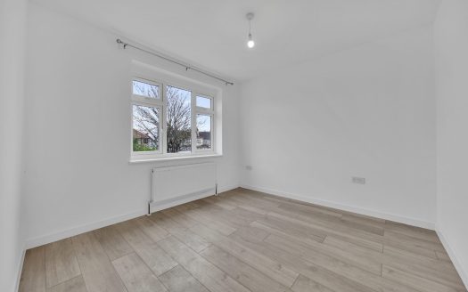3-Bedroom Terraced House to Rent – Western Avenue, Dagenham RM10