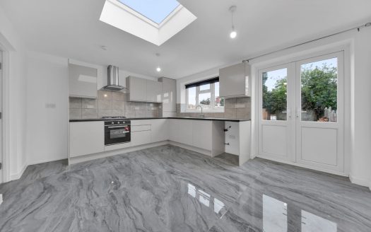 3-Bedroom Terraced House to Rent – Western Avenue, Dagenham RM10