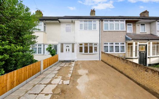 3-Bedroom Terraced House to Rent – Western Avenue, Dagenham RM10