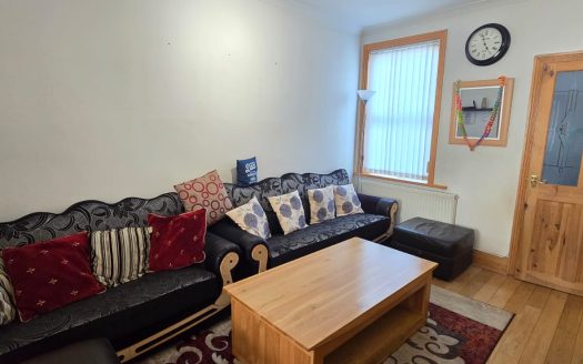 4-Bedroom Semi-Detached Home for Rent – Frederick Street, Luton LU2