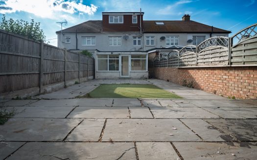4-Bedroom Terraced House to Rent – Parsonage Road, RM13