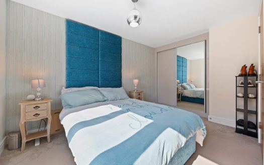 4 bed detached house to rent Olive Grove, Chigwell IG7