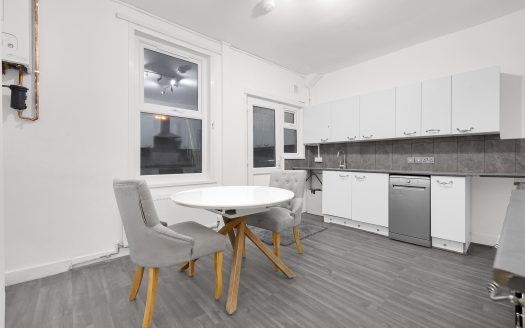 3 Bedroom Terraced House – Francis Avenue, IG1