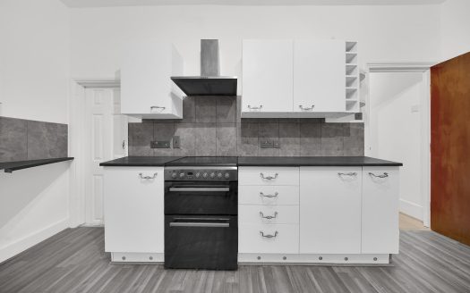 3 Bedroom Terraced House – Francis Avenue, IG1