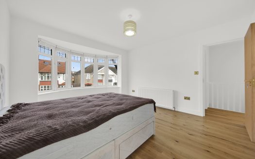 Newly Renovated 3-Bedroom House for Rent – Stradbroke Grove, Clayhall IG5