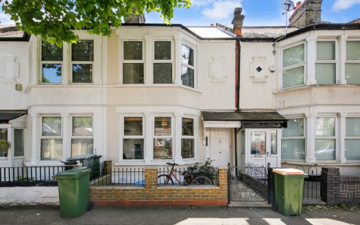 3-Bedroom Terraced House for Rent – Henniker Gardens, East Ham E6
