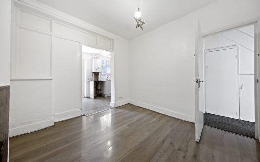 4-Bedroom Terraced House for Rent – Lawrence Avenue, London E12
