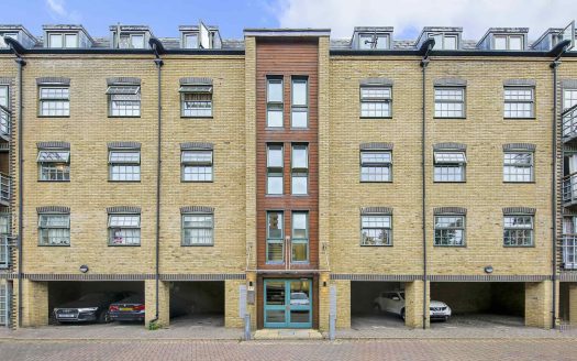 Modern 2-Bedroom, 2-Bathroom Apartment – Hewetts Quay, IG11