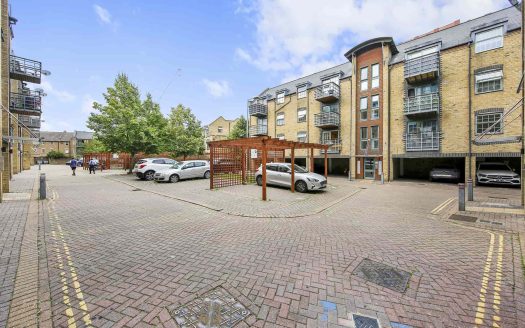 Modern 2-Bedroom, 2-Bathroom Apartment – Hewetts Quay, IG11