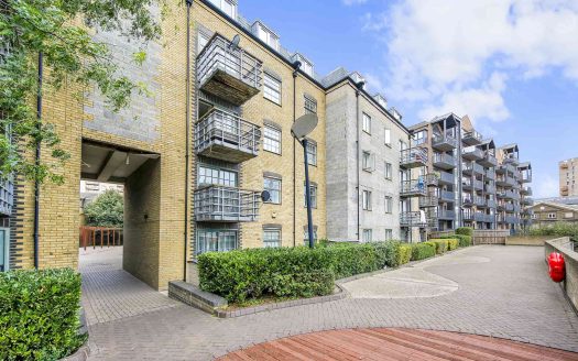 Modern 2-Bedroom, 2-Bathroom Apartment – Hewetts Quay, IG11