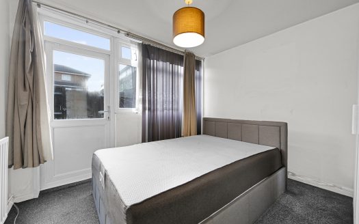 Modern 1-Bedroom Flat to Rent in Ilford (IG5) – Available September 2025
