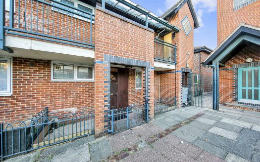 Modern 1-Bedroom Flat to Rent in Ilford (IG5) – Available September 2025