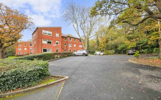 Modern 2 Bedroom Apartment – Camellia Court, IG8