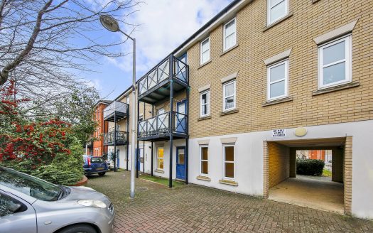 2 Bedroom Flat – Glandford Way, Romford, RM6
