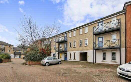 2 Bedroom Flat – Glandford Way, Romford, RM6