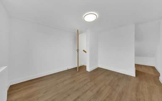 3 Bedroom Semi-Detached House to Rent – Barley Road, EN2