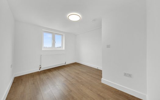 3 Bedroom Semi-Detached House to Rent – Barley Road, EN2