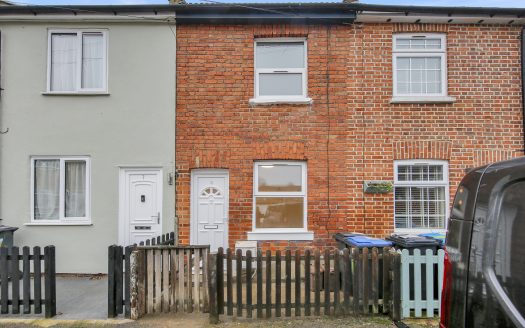 3 Bedroom Semi-Detached House to Rent – Barley Road, EN2