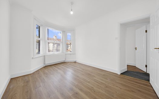 4-Bedroom Mid‑Terrace House for Rent – Lathom Road, London E6 2DX