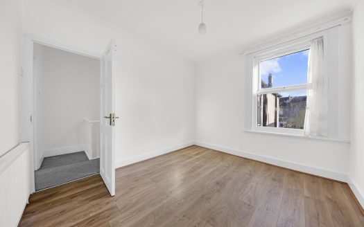 4-Bedroom Mid‑Terrace House for Rent – Lathom Road, London E6 2DX