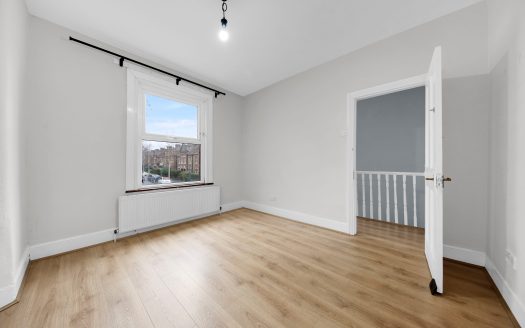 4 Bedroom Semi-Detached House to Rent – Winns Avenue, Walthamstow E17