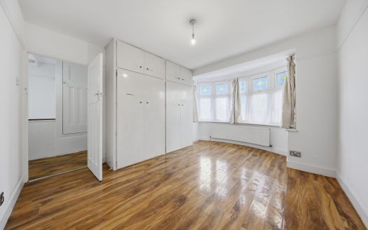 3-Bedroom house for Rent – Fairlop road,IG6 2EN