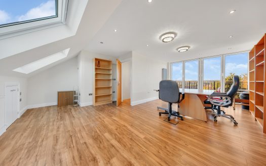 5-Bedroom Semi-Detached House to Rent, Herent Drive, Ilford, Essex IG5 0HF