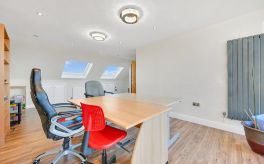 5-Bedroom Semi-Detached House to Rent, Herent Drive, Ilford, Essex IG5 0HF