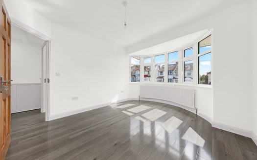 Newly Renovated 3-Bedroom House for Rent – KIRKLAND AVENUE, ILFORD, ESSEX,IG5 0TQ.